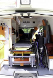 Открытая машина скорой помощи